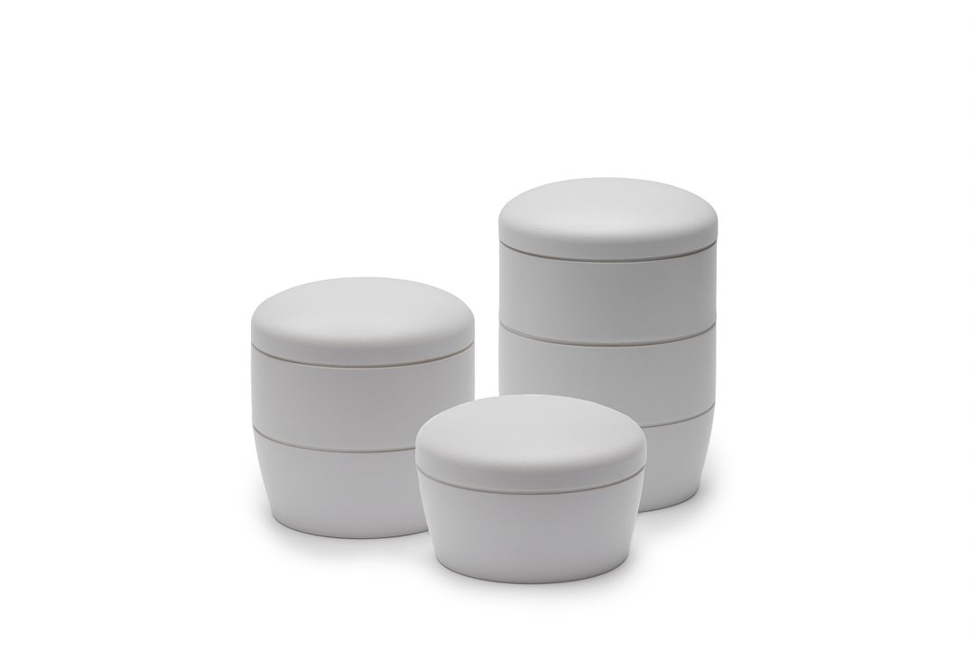 Valkoinen kulkuja uurna